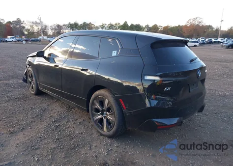 2024 BMW Ix xDrive50 z USA, uszkodzony, nr VIN WB523CF04RCP26802